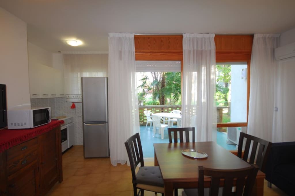 Soggiorno con angolo cottura | Living-dining room with kitchen corner