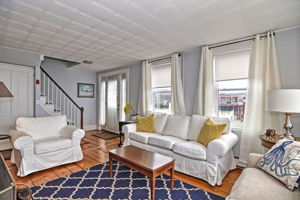 The Rockporter-The front door opens into the living room.
