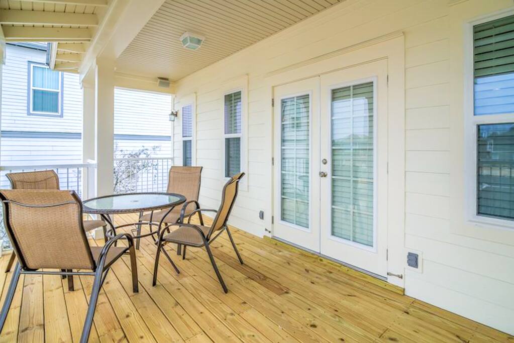 Covered Balcony for Dining- 125 Crystal Beach!