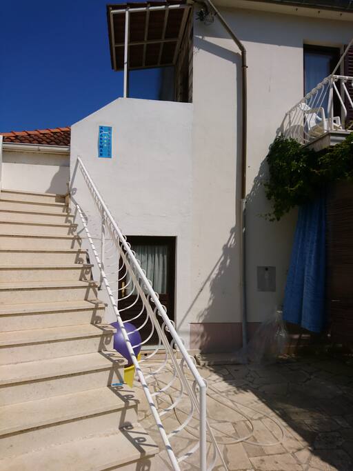 front view - stairs entrance on the 1st floor app in Marka Vuskovica street nr. 4