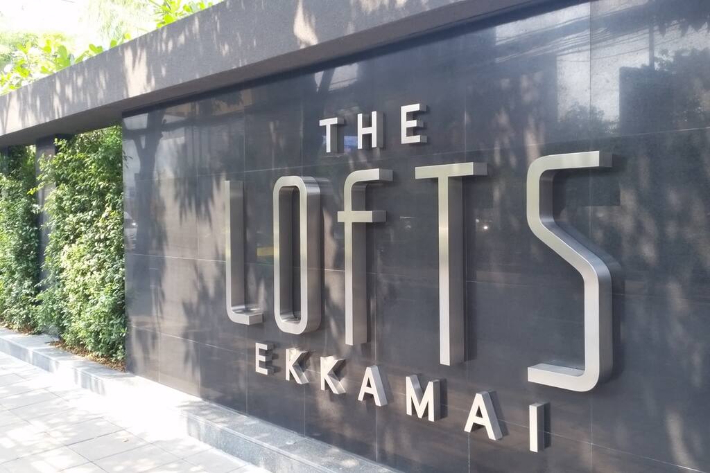 Entering the premises, 5min walk from Ekkamai BTS Station
