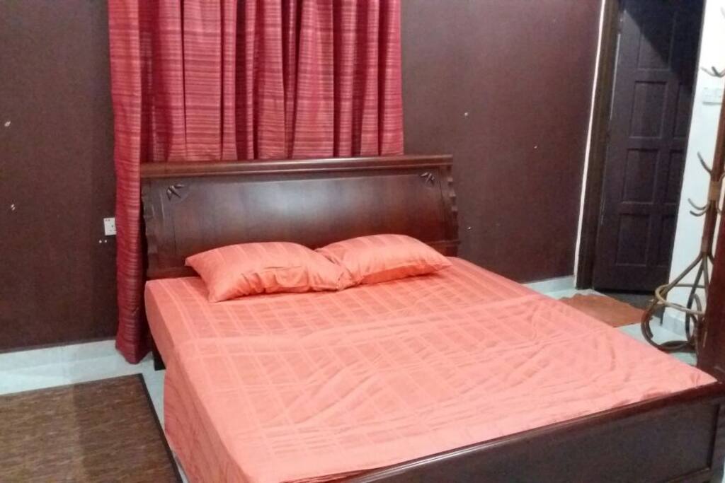 Room 2 (aircond)