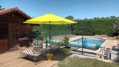 Accommodation with pool for families or golfers