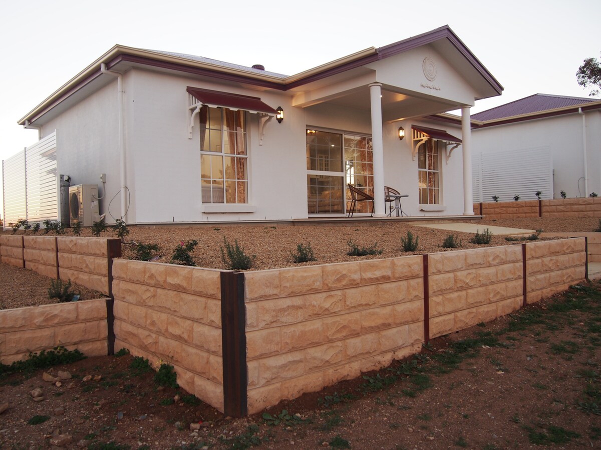 1837 Barossa Luxury Vineyard Cottage. S Australia