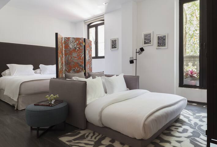 Design Townhouse. Roofgarden.24h security. gallery image 5