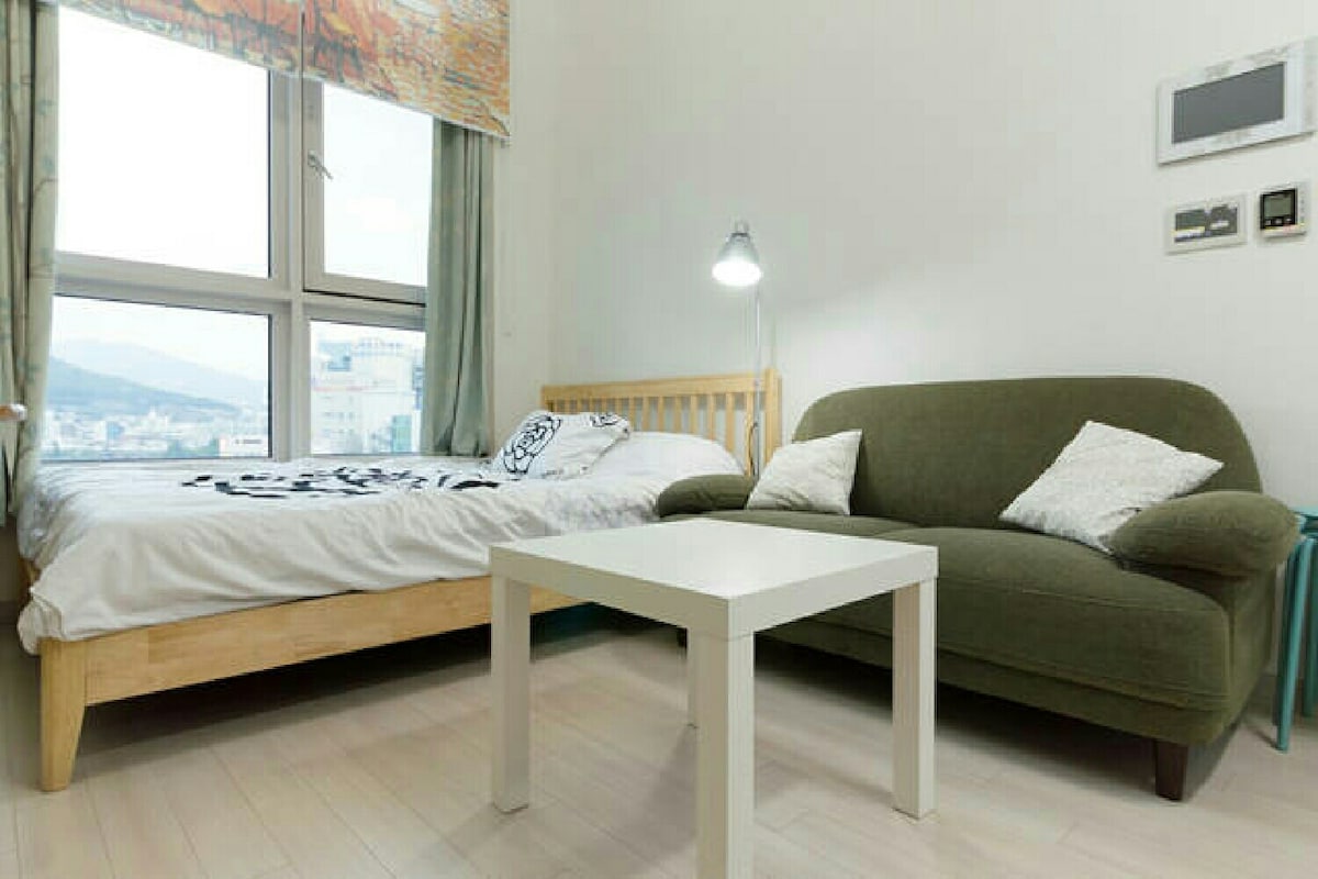 Удобен душек и кауч со брачен кревет