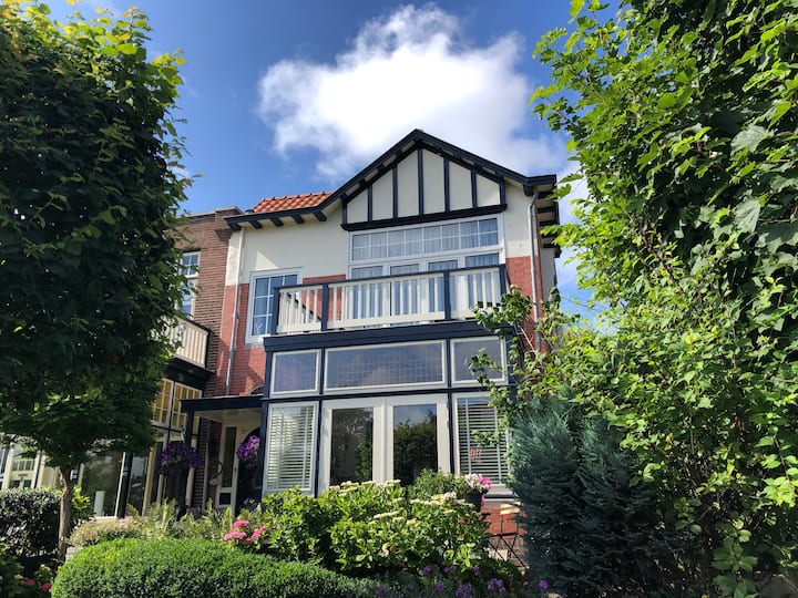 The perfect stay near city, racetrack and beach. Houses for Rent in