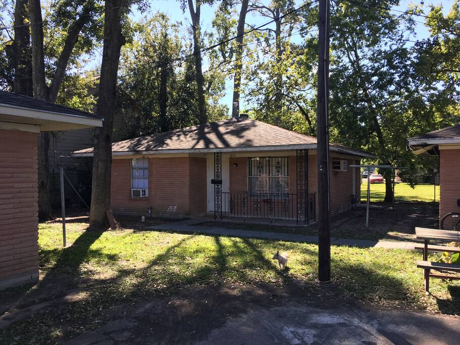Charming 1 out of 4 units in a cozy backyard setting. Completely private 2 bedroom.