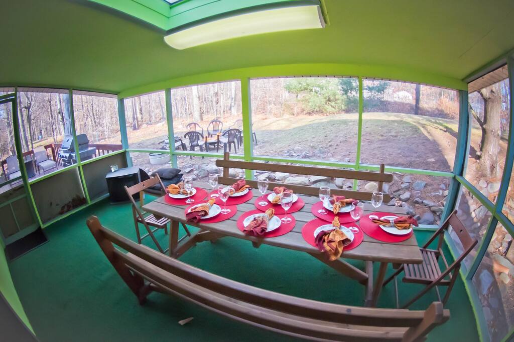 Screened in porch for outdoor fun, safe from the elements!