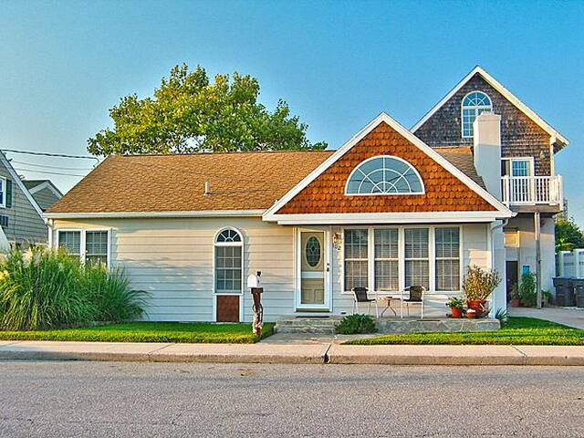 Original Ocean City Cottage with Hot Tub