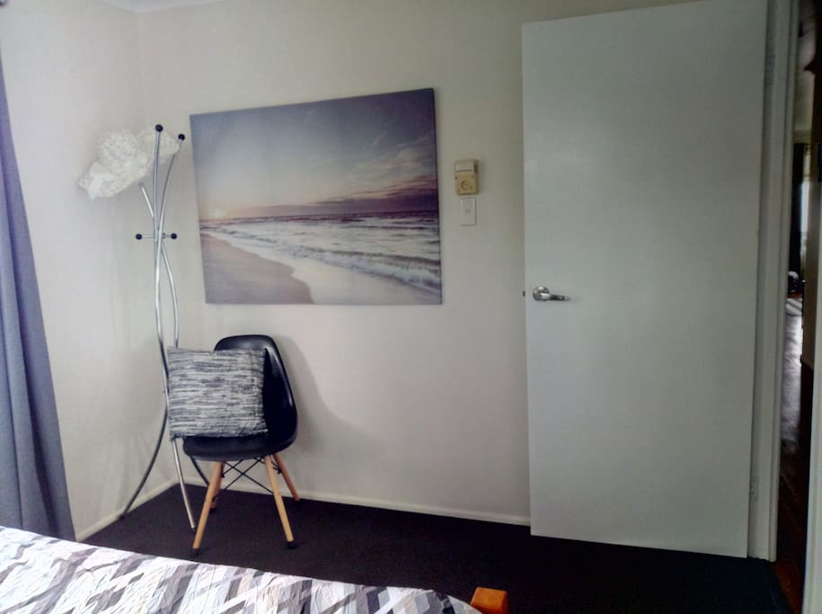 Private guest room with queen bed