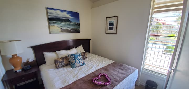 Esta es una imagen antigua, sin embargo, muestra la ventana desde la que puedes ver el océano.  Incluso puedes escuchar las olas del mar por la noche.