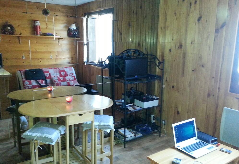 SALON CHALEUREUX
