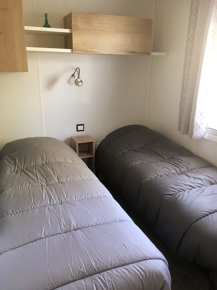 Schlafzimmer 2