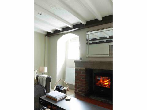 Popular Airbnb listing: Peverel House, Sleeps 4 (King/King or King/Twin) in Tideswell