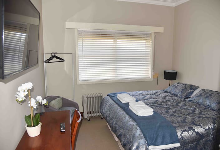 Boucher Manor- Elegant Room A Northam, Free Wifi.