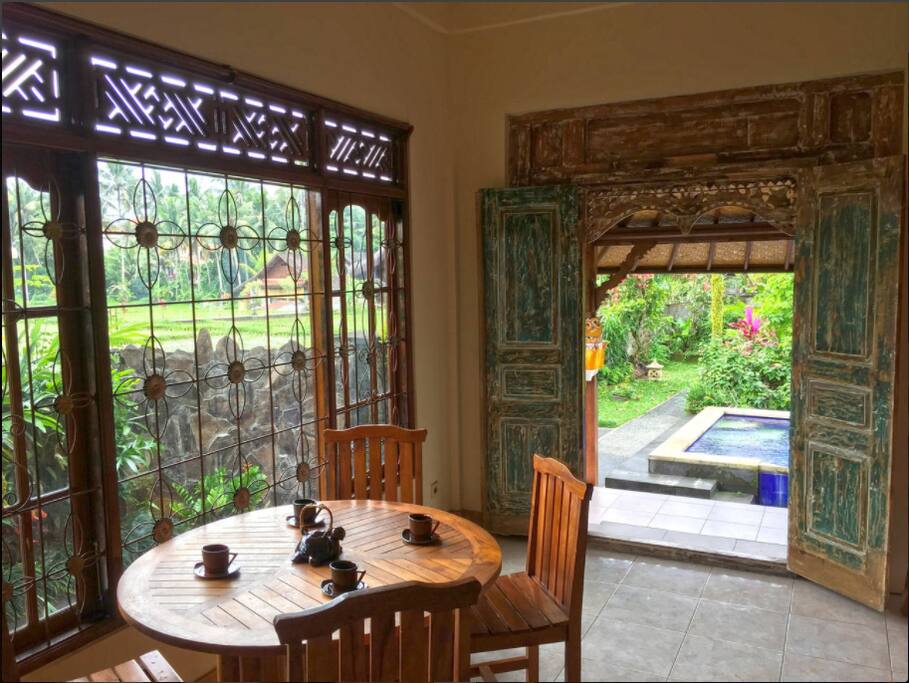 Private working space , eating area