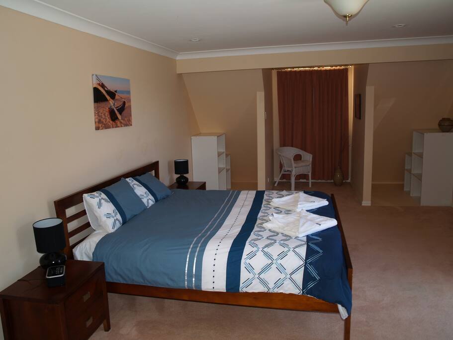 Main Bedroom, King Bed