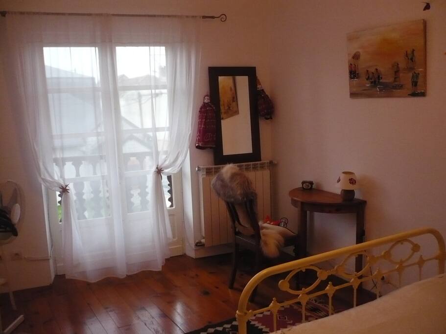 L"accès au balcon et bureau