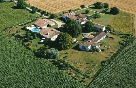 Domaine du Grand Theuillac-Deux gites 15 People
