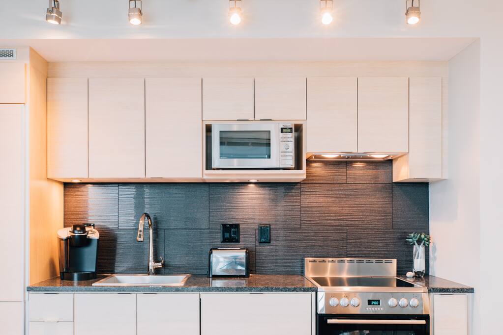 Open-concept kitchen (fully equiped)