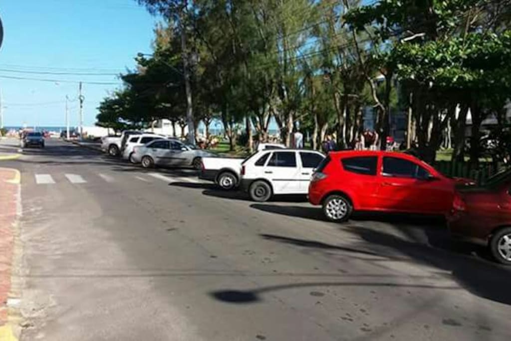 Avenida Flávio Boianovisk na esquina do prédio