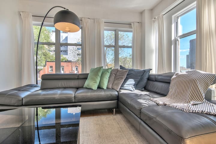 2 Bedrooms Condo Place-des-Arts/Downtown 8 J gallery image 4