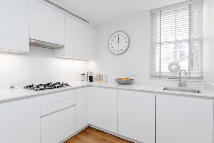 Luxury Townhouse by Hyde Park & Oxford Street gallery image 5