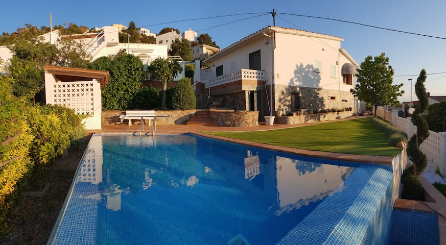 VILLA F – Piscina privada – Barbacoa