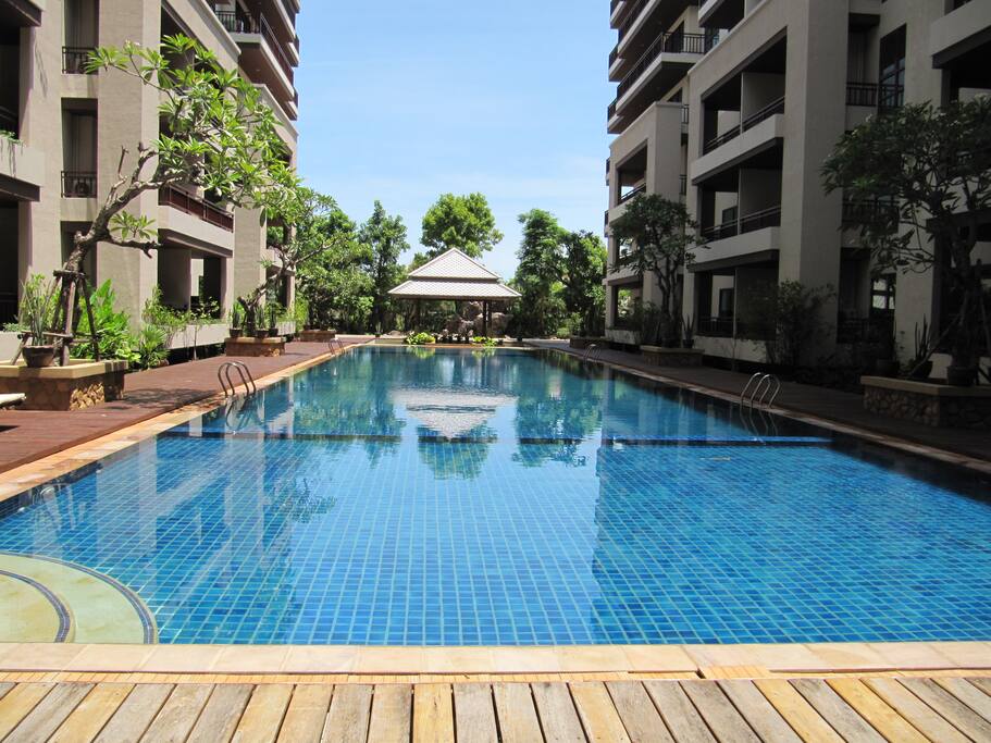 Grosser Infinity Pool