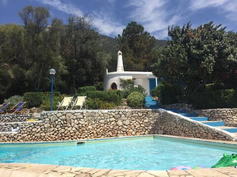 Villa  Circeo, with pool and descent to the sea
