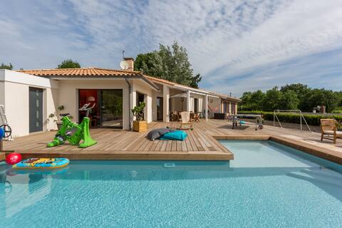 Villa Brigout with pool - 10 minutes from Bordeaux