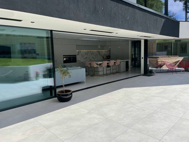 New Contemporary Luxury Home on the Hill of Howth gallery image 3