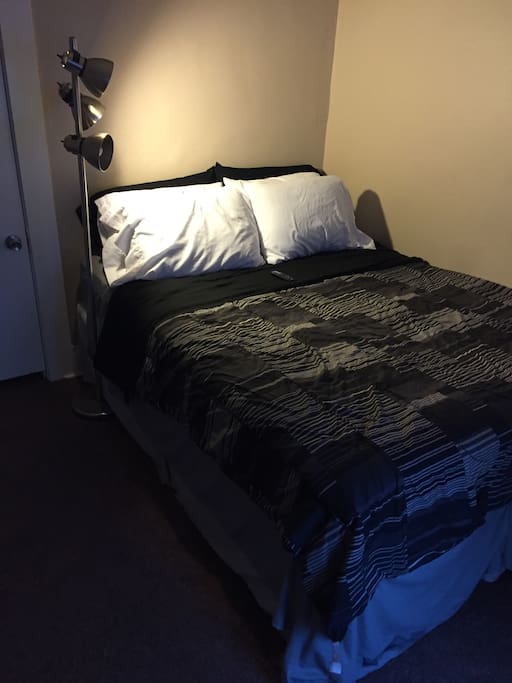 Airbnb room: Queen-sized bed.