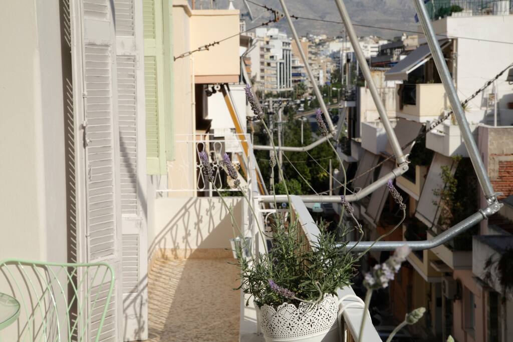 The common balcony.