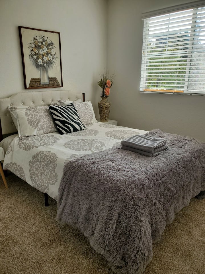 Habitación #2 Zinus 10" verde té con espuma viscoelástica colchón cama tamaño queen