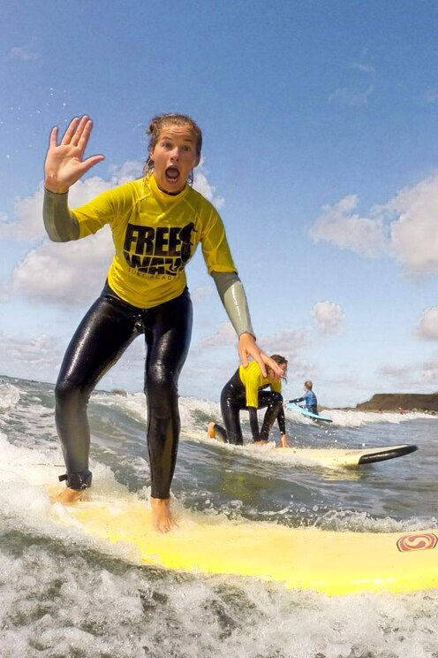 Show full-screen, host-provided image