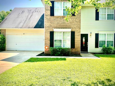 Spacious 4/2.5 SmartTVs all rooms, Near 485 Bypass