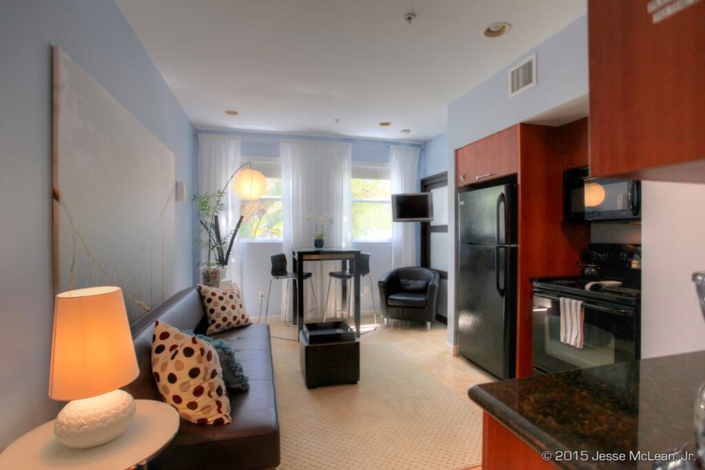 Oven, Indoors, Room, Dining Room, Cushion