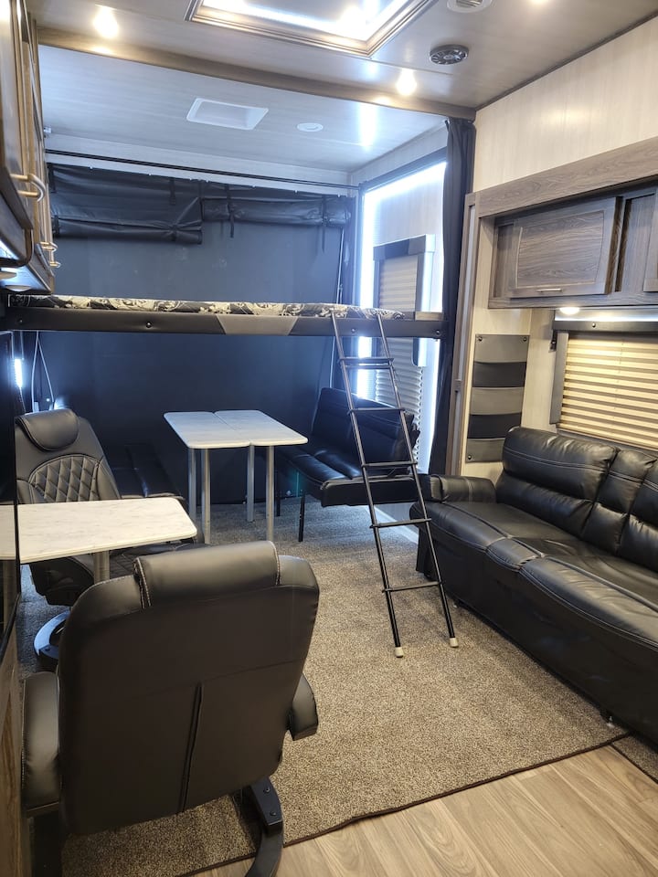 Rv In A Private Park Yard & Farm Animal Encounters - Fresno, CA