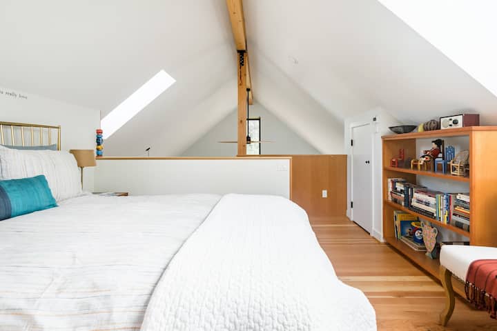 ห้องนอนแบบลอฟท์ชั้นบน