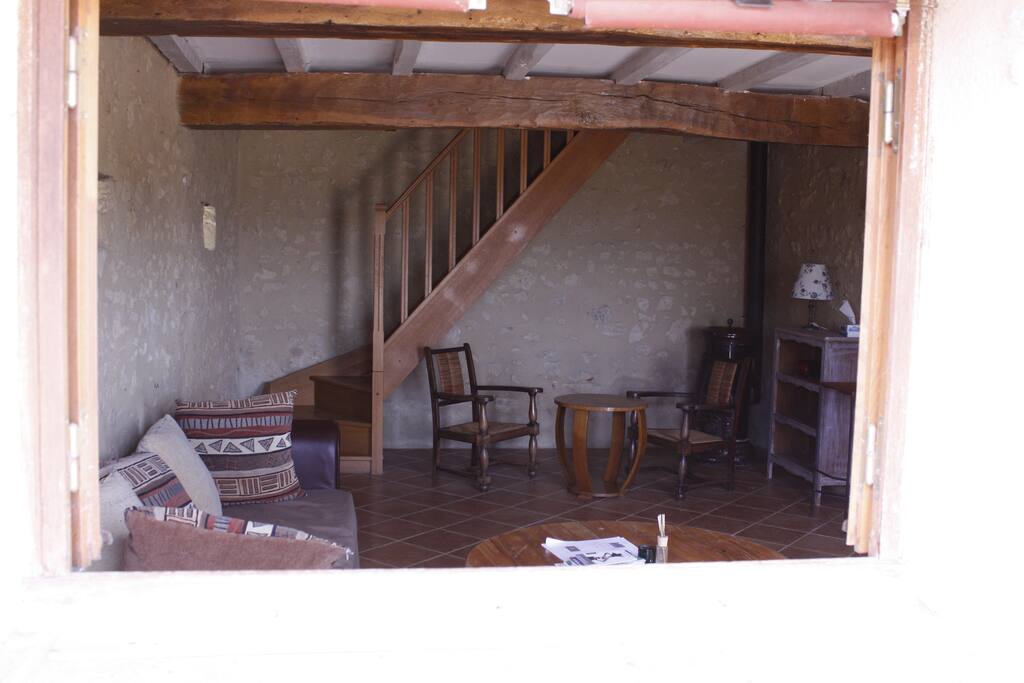SALON ET COIN POELE A BOIS