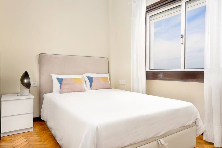 5 bedrooms 3bathrooms Bonjardim views apartment gallery image 4