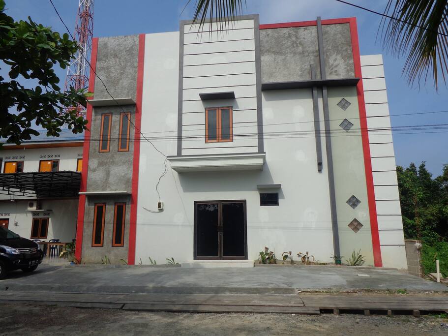 Tampak muka gedung
Hotel Tri G