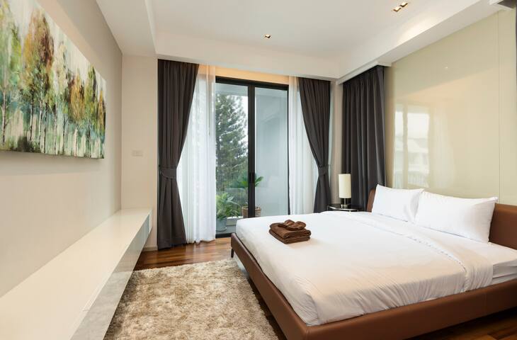 Roof-top Pool Luxury Residence in trendy Thonglor gallery image 4