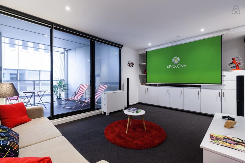 Config 4, Home theatre with surround sound, XBOX ONE and APPLE TV