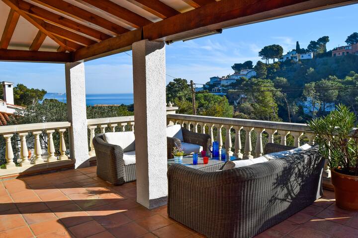 Villa 700 mts to the beach with sea views. gallery image 5