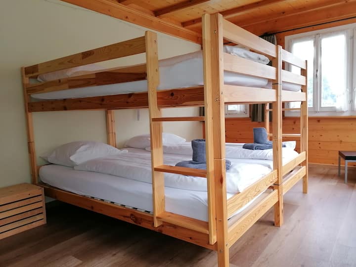 Camera per bambini con 4 posti letto