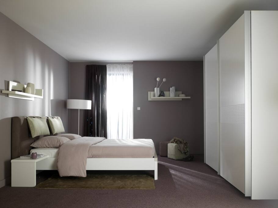Chambre principale avec lit en 140. Possibilité de rajouter 2 lits simples