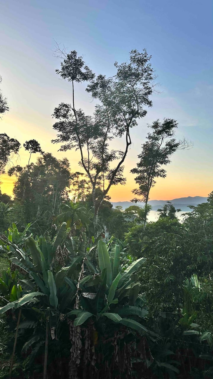 Chalé 1 overlooking the sea 6 km from the center